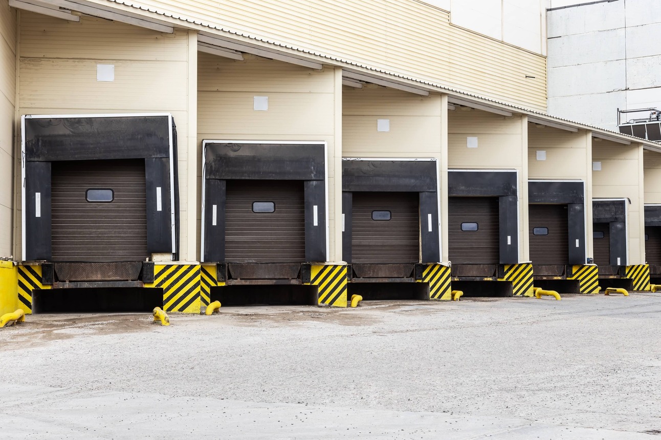 Exploring Advantages and Considerations of Industrial Outdoor Storage