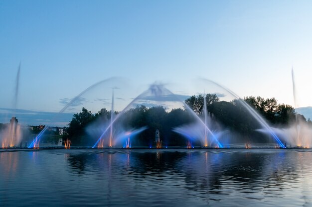 Top 5 Reasons Why Floating Fountains are the New M..